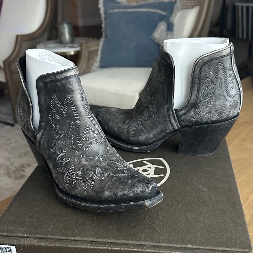 Ariat Dixon Western Ankle Bootie Natural Distressed Black size 7.5 - Picture 3 of 6